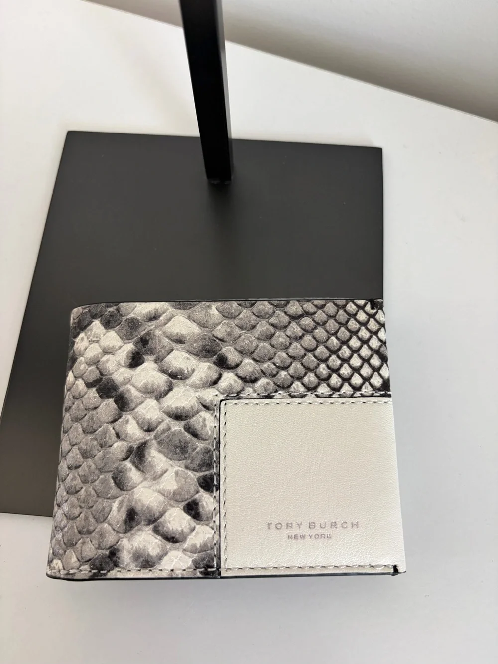 Tory Burch Block -T Travel Foldable Card Case